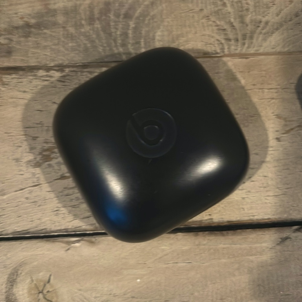 Beats earpods, basically new. In good condition